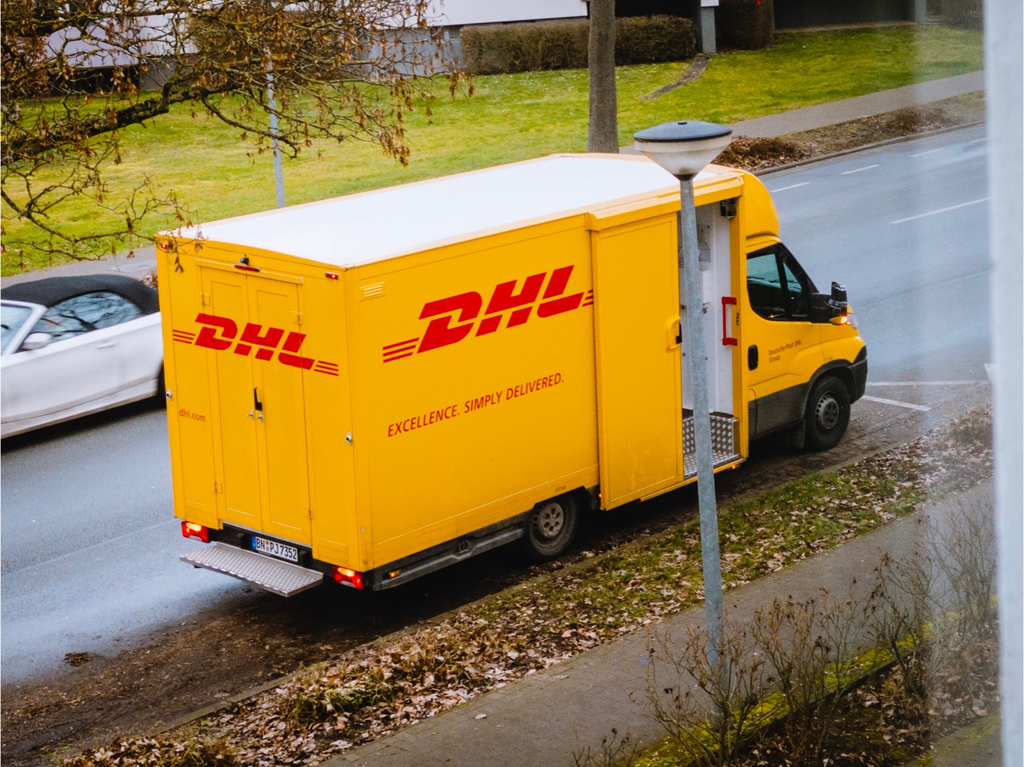 The Benefits of DHL E-Commerce vs. USPS